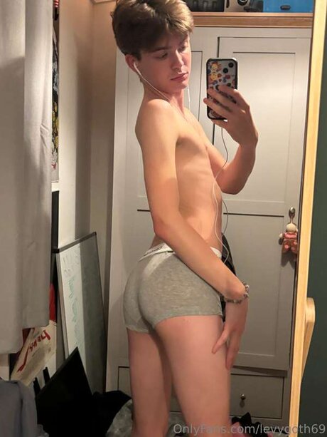 Levygoth69