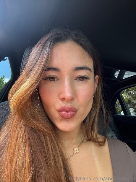 Foto di nudo di fuga di OnlyFans di Angievarona
