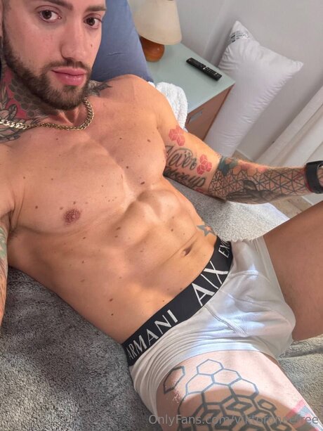Foto di nudo di fuga di OnlyFans di Viktoroneefree