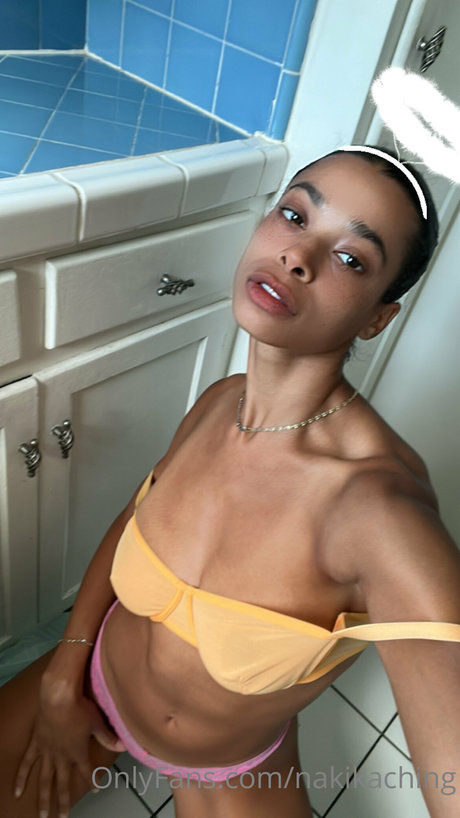 Foto di nudo di fuga di OnlyFans di Naki Kaching