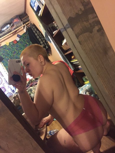 Foto di nudo di fuga di OnlyFans di Sweetlildarling