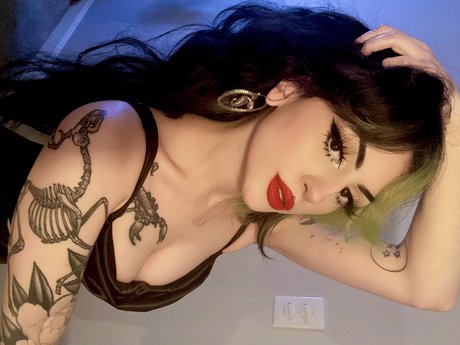 Foto di nudo di fuga di OnlyFans di Batz