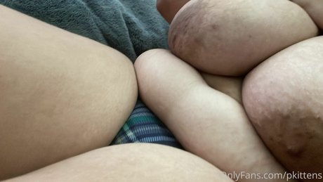 Foto di nudo di fuga di OnlyFans di Pkittens Busty