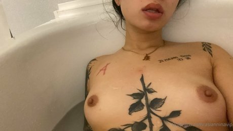 Foto di nudo di fuga di OnlyFans di Asianninavip