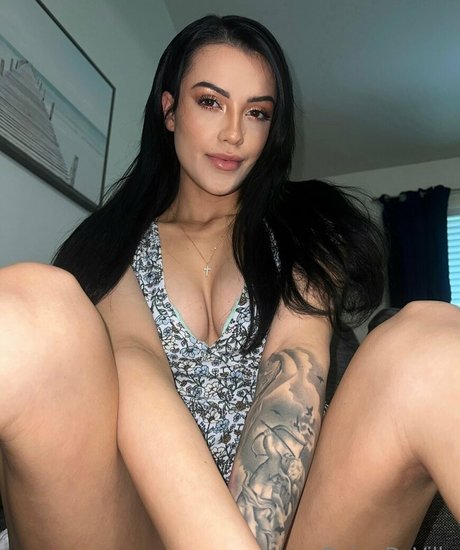 Foto di nudo di fuga di OnlyFans di Daisy Deville