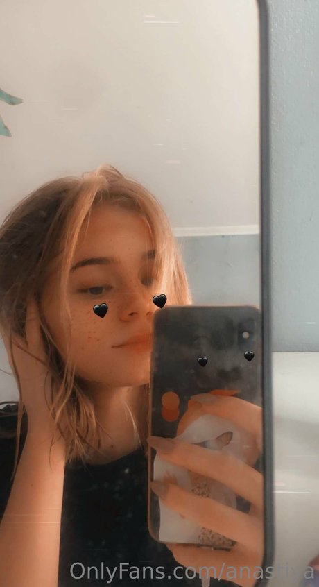 Foto di nudo di fuga di OnlyFans di Anastiya