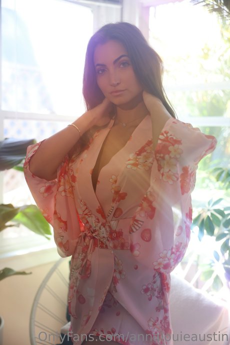 Foto di nudo di fuga di OnlyFans di Anna Louise