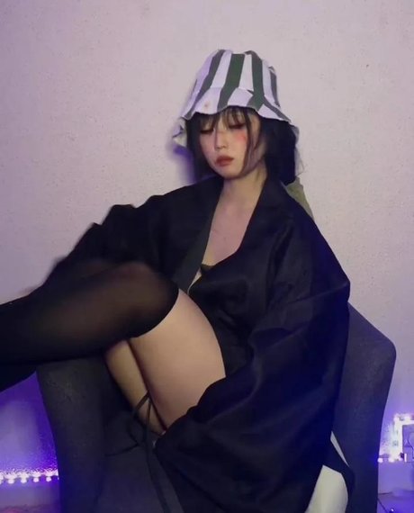 Mooncak Eva