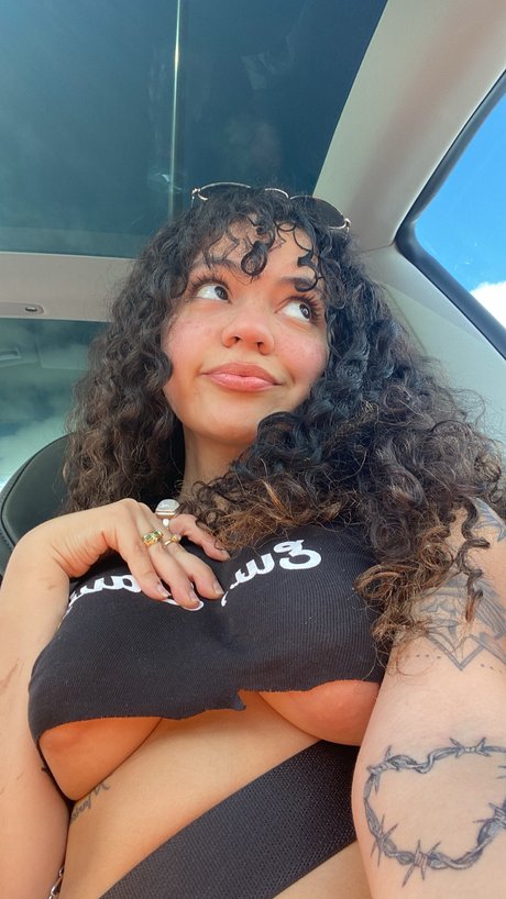 Foto di nudo di fuga di OnlyFans di Spicymarii Lilfairymari