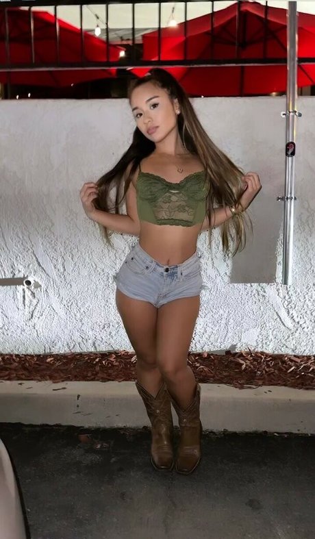 Foto di nudo di fuga di OnlyFans di Alahnaly