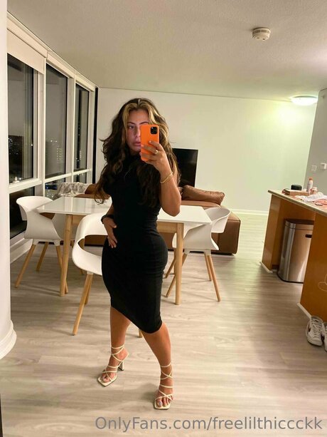 Foto di nudo di fuga di OnlyFans di Lilthiccckktv