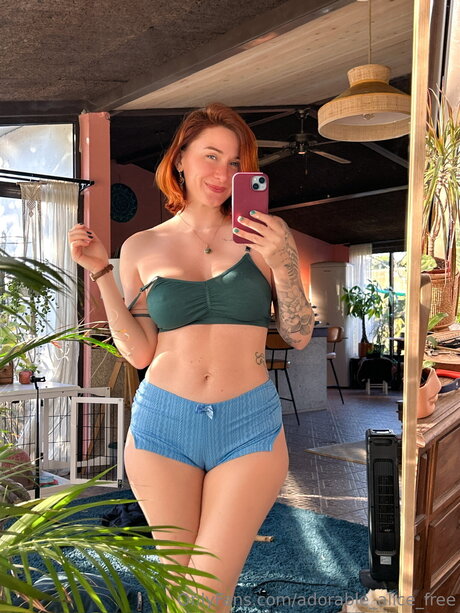 Foto di nudo di fuga di OnlyFans di Adorable Alice Free
