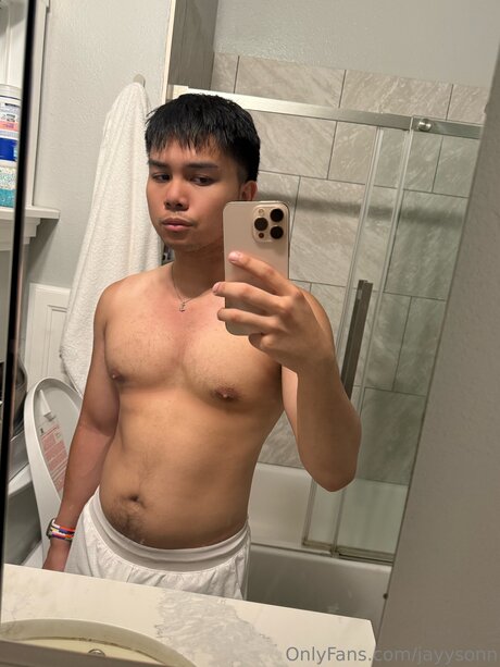 Foto di nudo di fuga di OnlyFans di Jayysonn