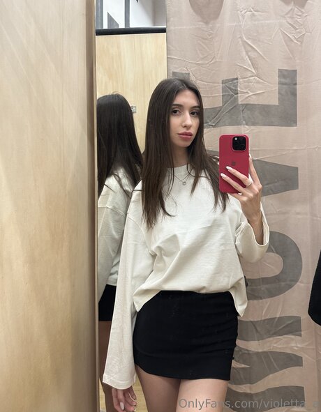 Foto di nudo di fuga di OnlyFans di Violetta A