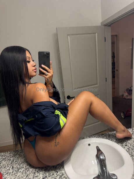 Foto di nudo di fuga di OnlyFans di Julerriamor