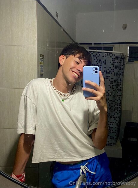Foto di nudo di fuga di OnlyFans di Hotbrownboy