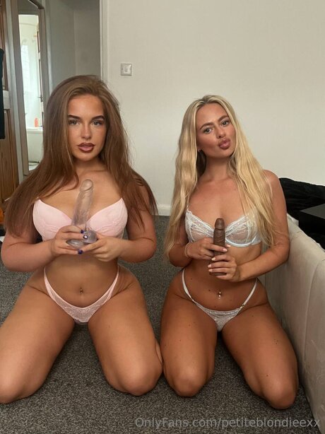 Foto di nudo di fuga di OnlyFans di Petiteblondieexx