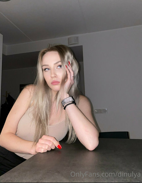 Foto di nudo di fuga di OnlyFans di Dinulya