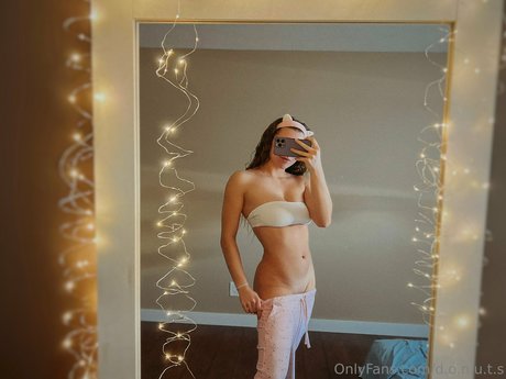 Foto di nudo di fuga di OnlyFans di Duna D O N U T S