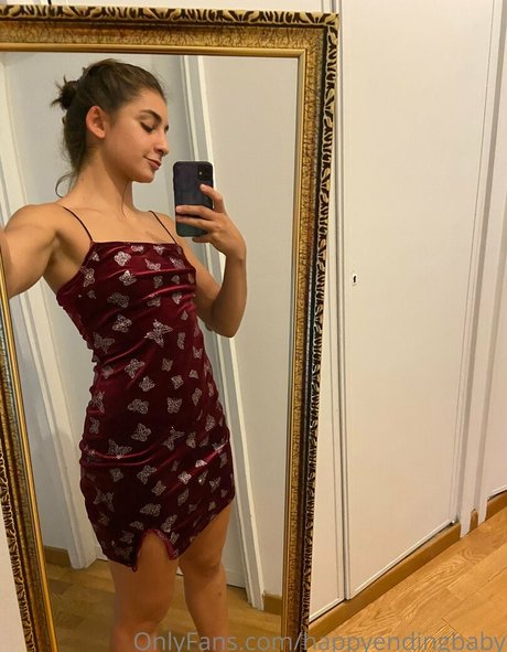 Foto di nudo di fuga di OnlyFans di Happyending Baby