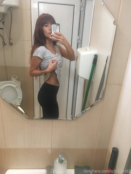 Foto di nudo di fuga di OnlyFans di Radosveta