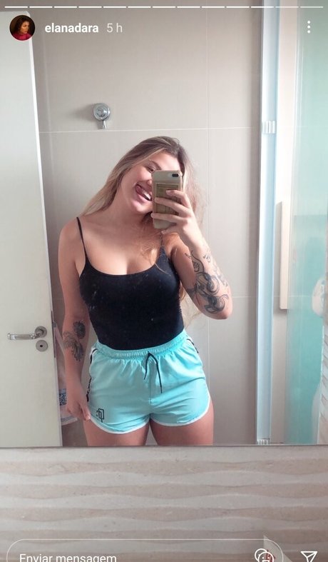 Foto di nudo di fuga di OnlyFans di Elana Dara