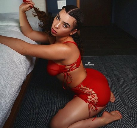 Foto di nudo di fuga di OnlyFans di Therubiered