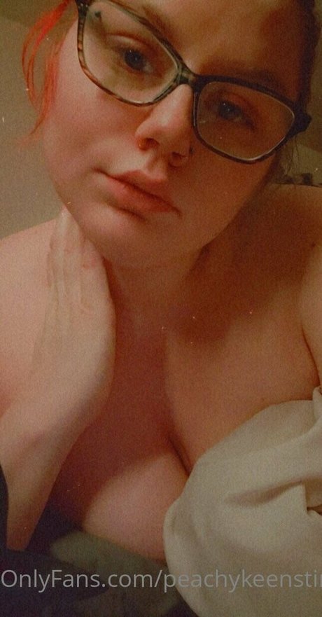 Foto di nudo di fuga di OnlyFans di Peachykeenstine22
