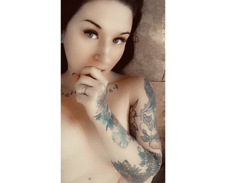 Foto di nudo di fuga di OnlyFans di Notyourwitch