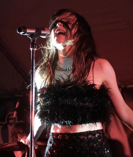 Foto di nudo di fuga di OnlyFans di Lauren Mayberry