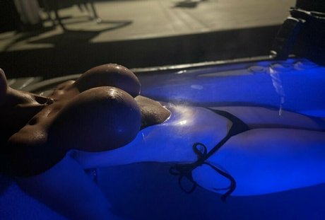 Foto di nudo di fuga di OnlyFans di Renee Leigh