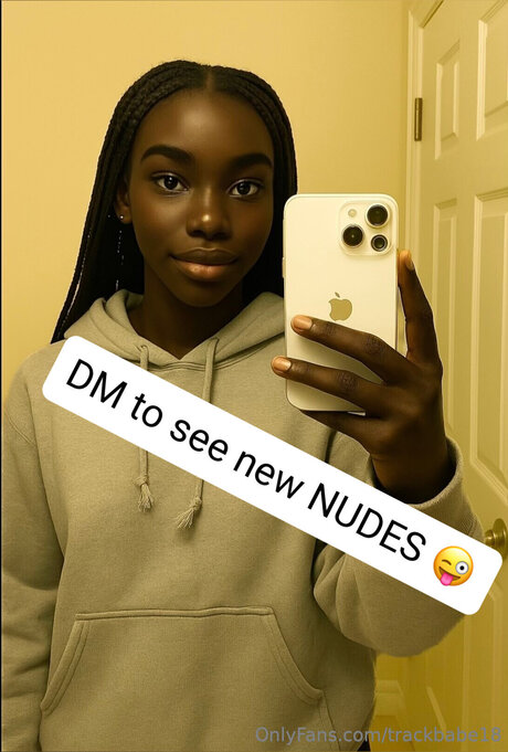 Foto di nudo di fuga di OnlyFans di Trackbabe18