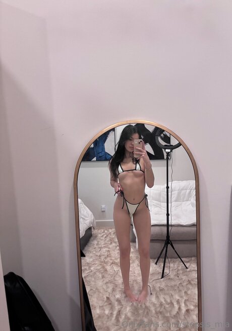 Foto di nudo di fuga di OnlyFans di Stepsis Mia