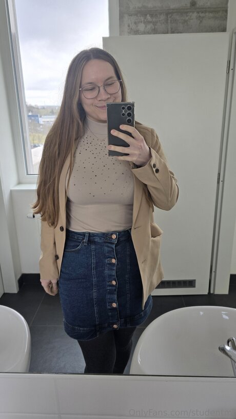 Foto di nudo di fuga di OnlyFans di Studentmi