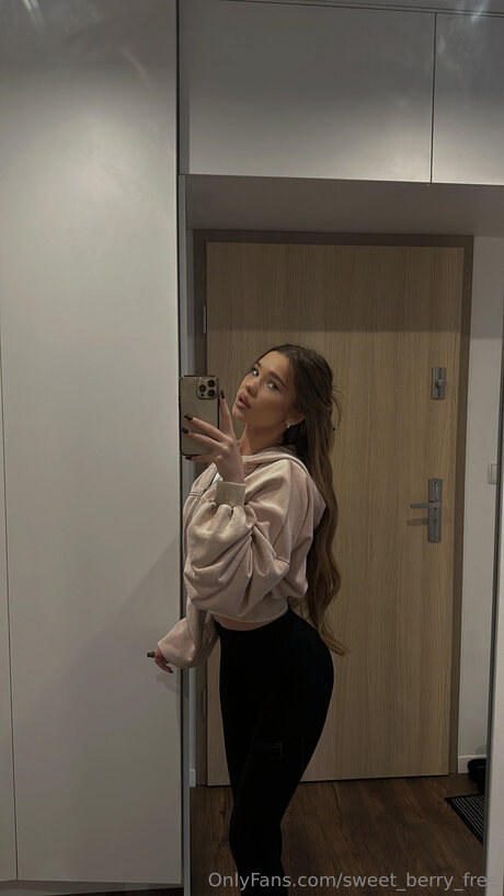 Foto di nudo di fuga di OnlyFans di Sweet Berry Free