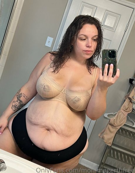 Foto di nudo di fuga di OnlyFans di Mommagerthfree