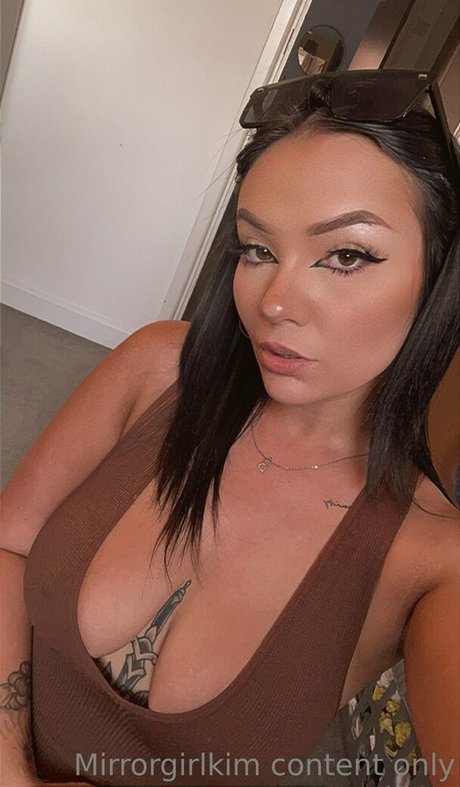 Foto di nudo di fuga di OnlyFans di Mirrorgirlkim