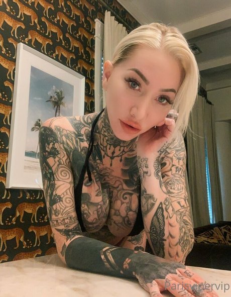 Foto di nudo di fuga di OnlyFans di Parisvipervip