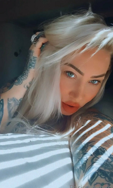 Foto di nudo di fuga di OnlyFans di Parisvipervip