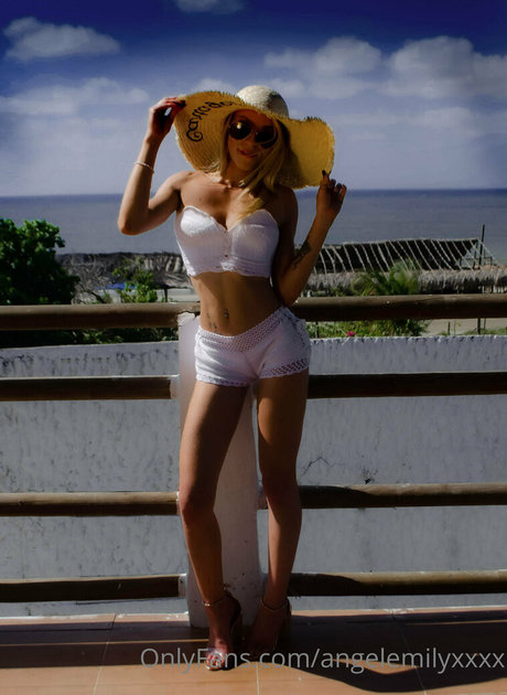 Angelemilyxxxx