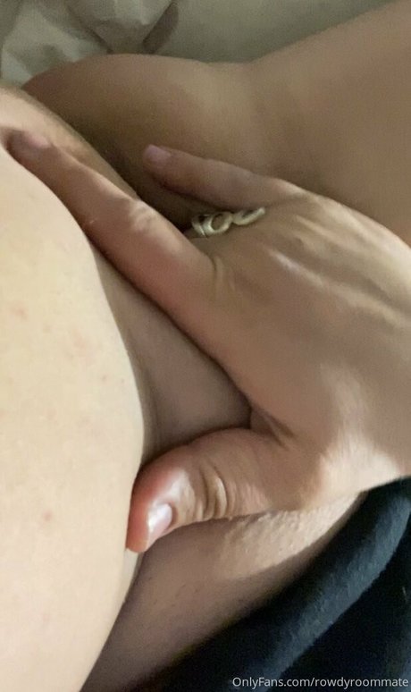 Foto di nudo di fuga di OnlyFans di Rowdyroommate