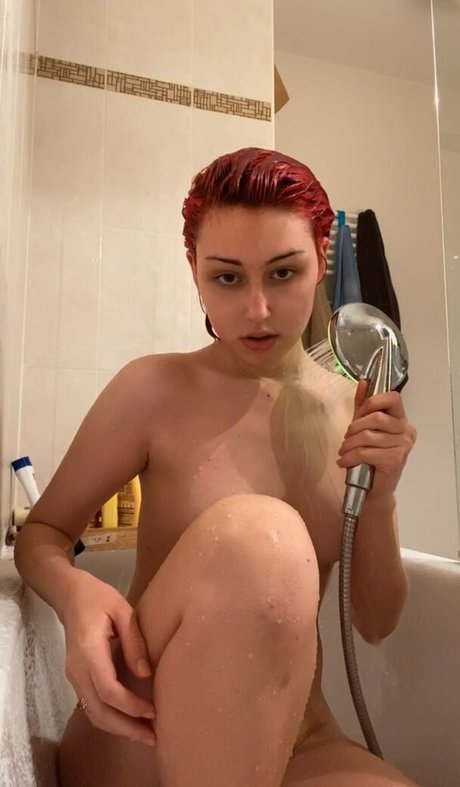 Foto di nudo di fuga di OnlyFans di Trinadest Elisa
