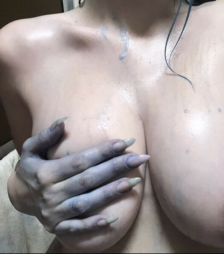 Foto di nudo di fuga di OnlyFans di Ellen Natalia
