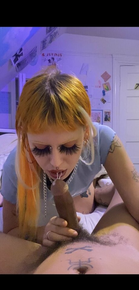 Foto di nudo di fuga di OnlyFans di Wormsinmyclownsuit