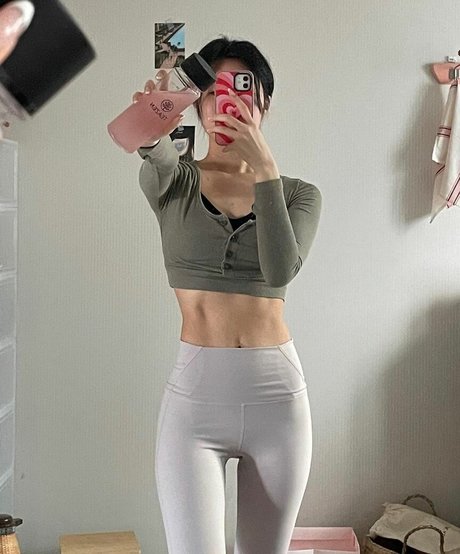 Foto di nudo di fuga di OnlyFans di Dadacafe