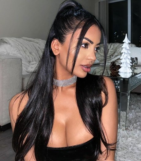 Foto di nudo di fuga di OnlyFans di Aneeqa Farid