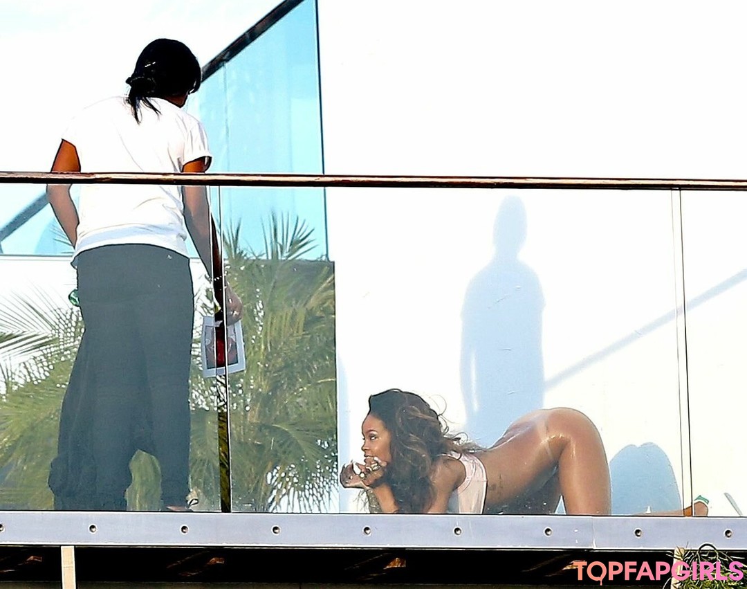 Foto di nudo di fuga di OnlyFans di Rihanna #1213