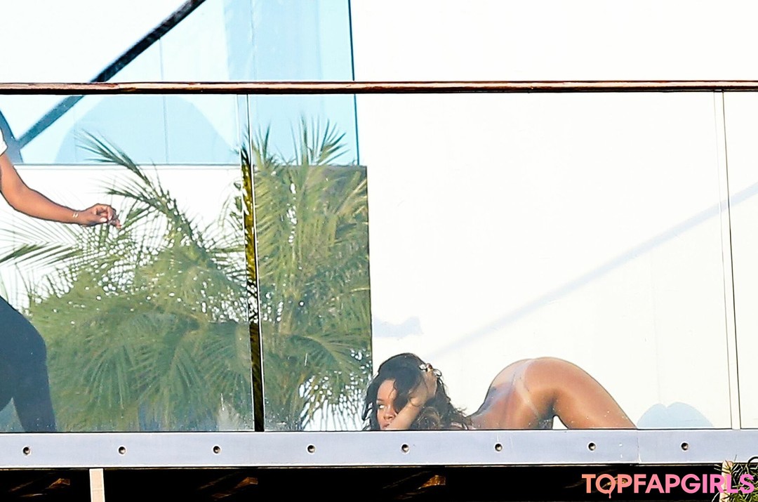 Foto di nudo di fuga di OnlyFans di Rihanna #1214