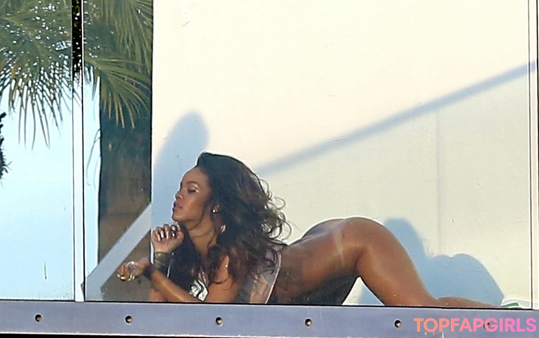 Foto di nudo di fuga di OnlyFans di Rihanna #1221