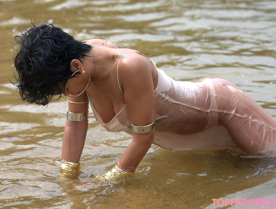 Foto di nudo di fuga di OnlyFans di Rihanna #1323